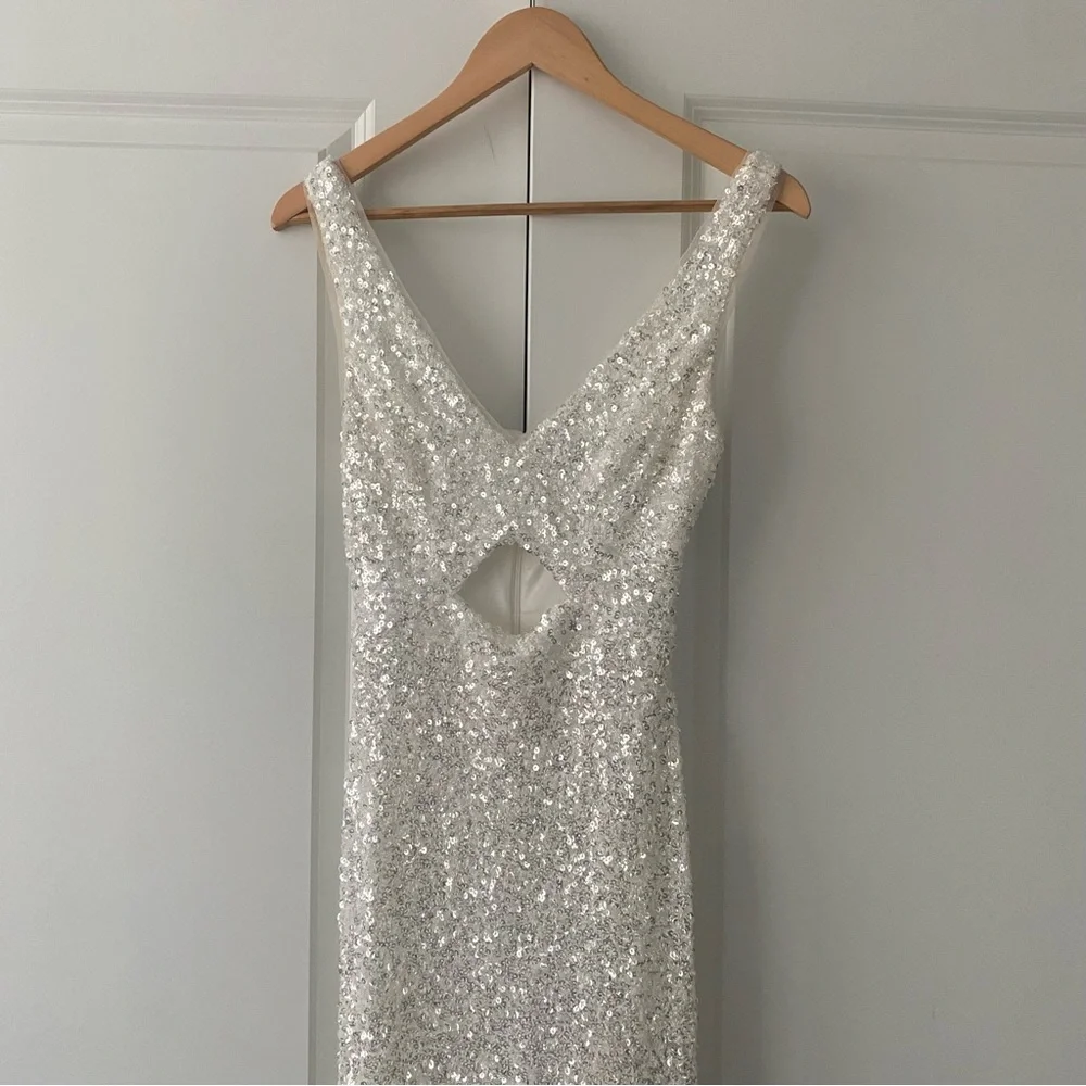 Betsy Adam V-Neck Cutout-Detail Sequinned IvorySilver 4 - Picture 10 of 16